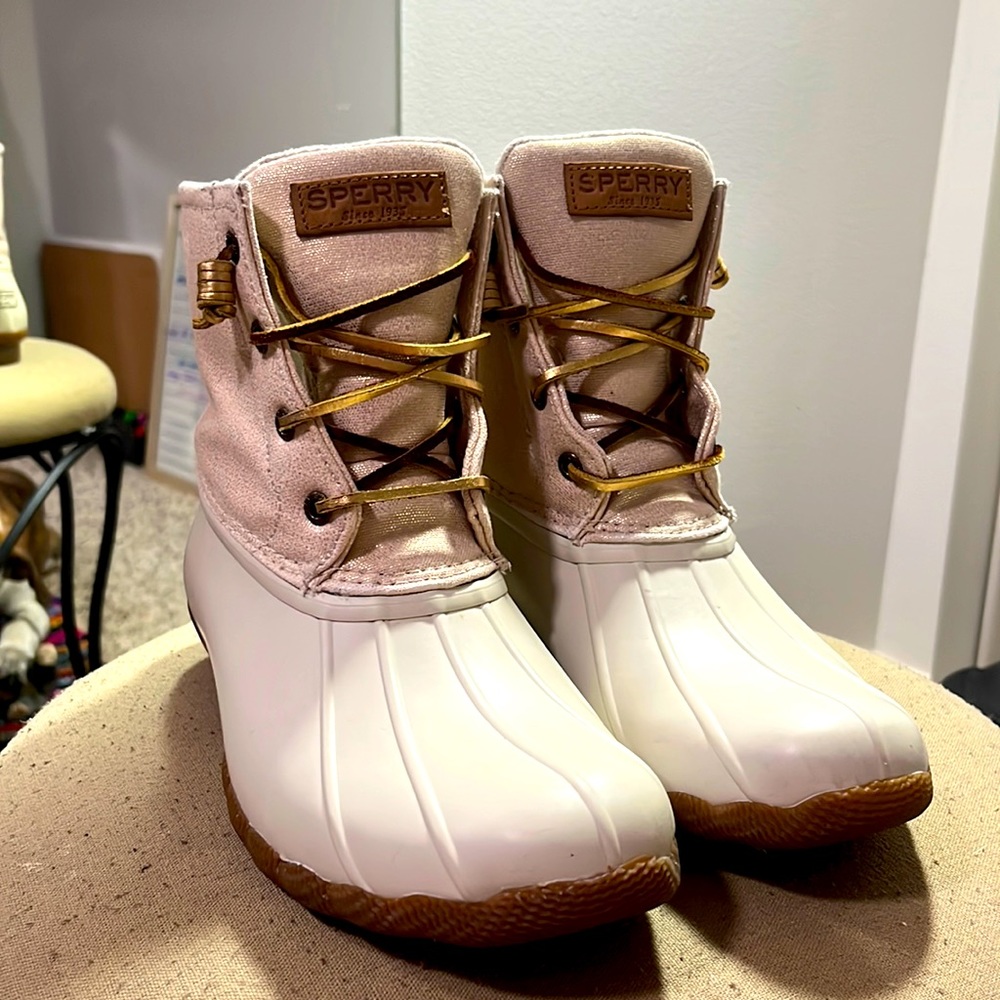 Brand new SPERRY boots 👢 Great for water boots!